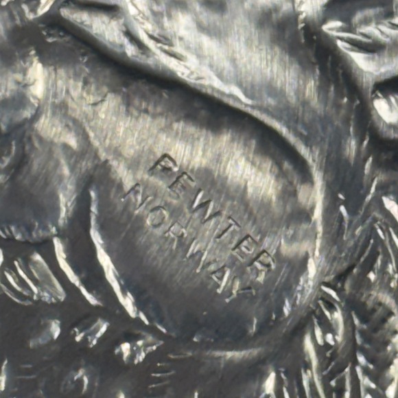 A. Holthe Norway Pewter Julen 1998 Christmas Plate #26 "Visit From The Forrest" - Picture 8 of 14